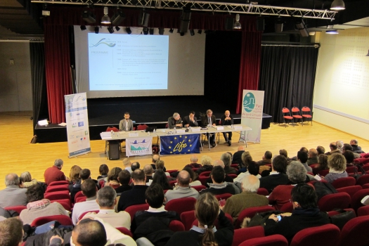 Coup d'envoi du programme Life Haute Dronne à la salle culturelle de La Coquille ( Dordogne) en présence de toutes les parties prenantes. Coup d'envoi du programme Life Haute Dronne à la salle culturelle de La Coquille ( Dordogne) en présence de toutes les parties prenantes.